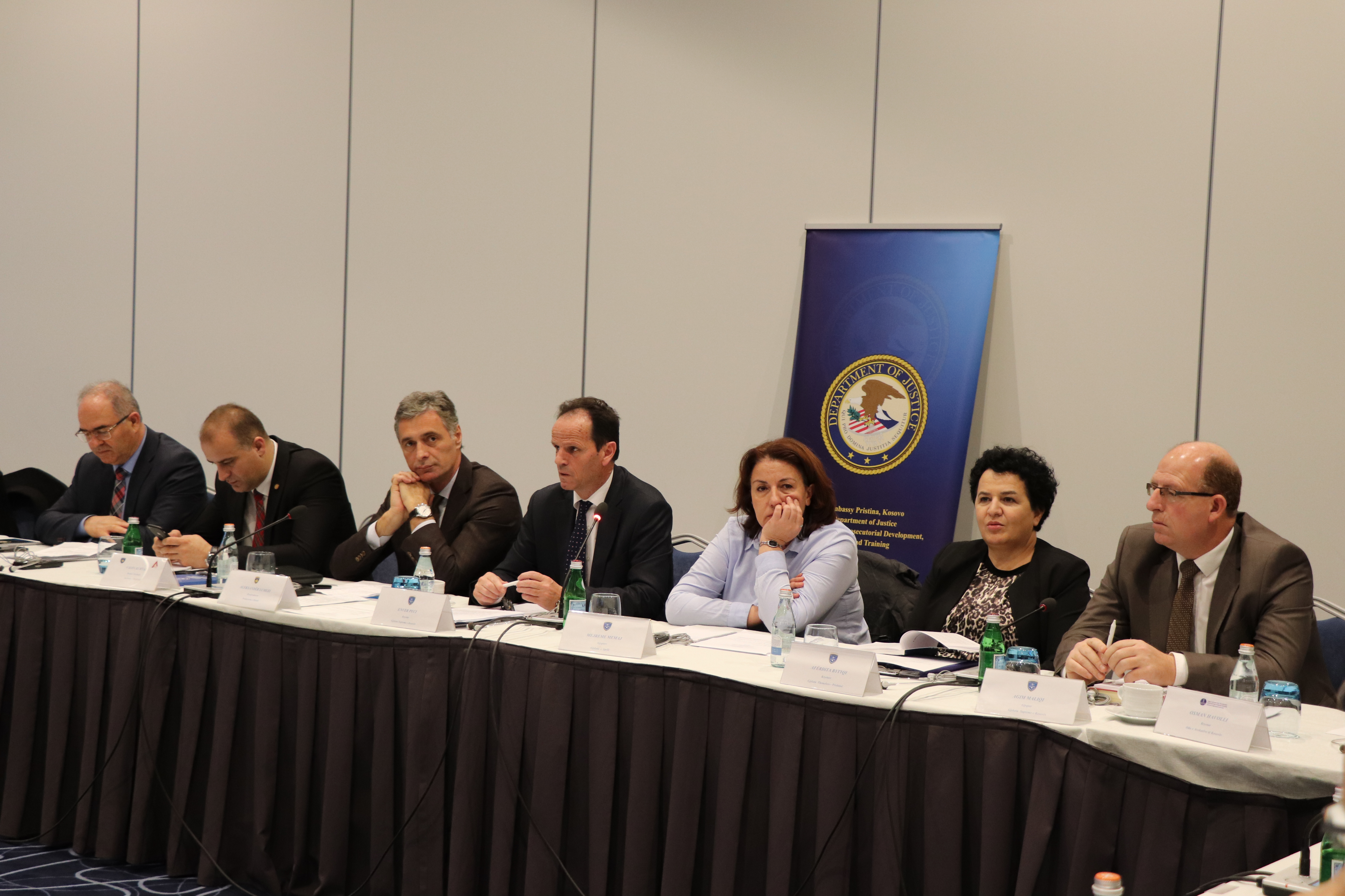 Mbahet tryezë diskutimi e Komisionit për Politikë Ndëshkimore me kryetarë të gjykatave dhe kryeprokurorë