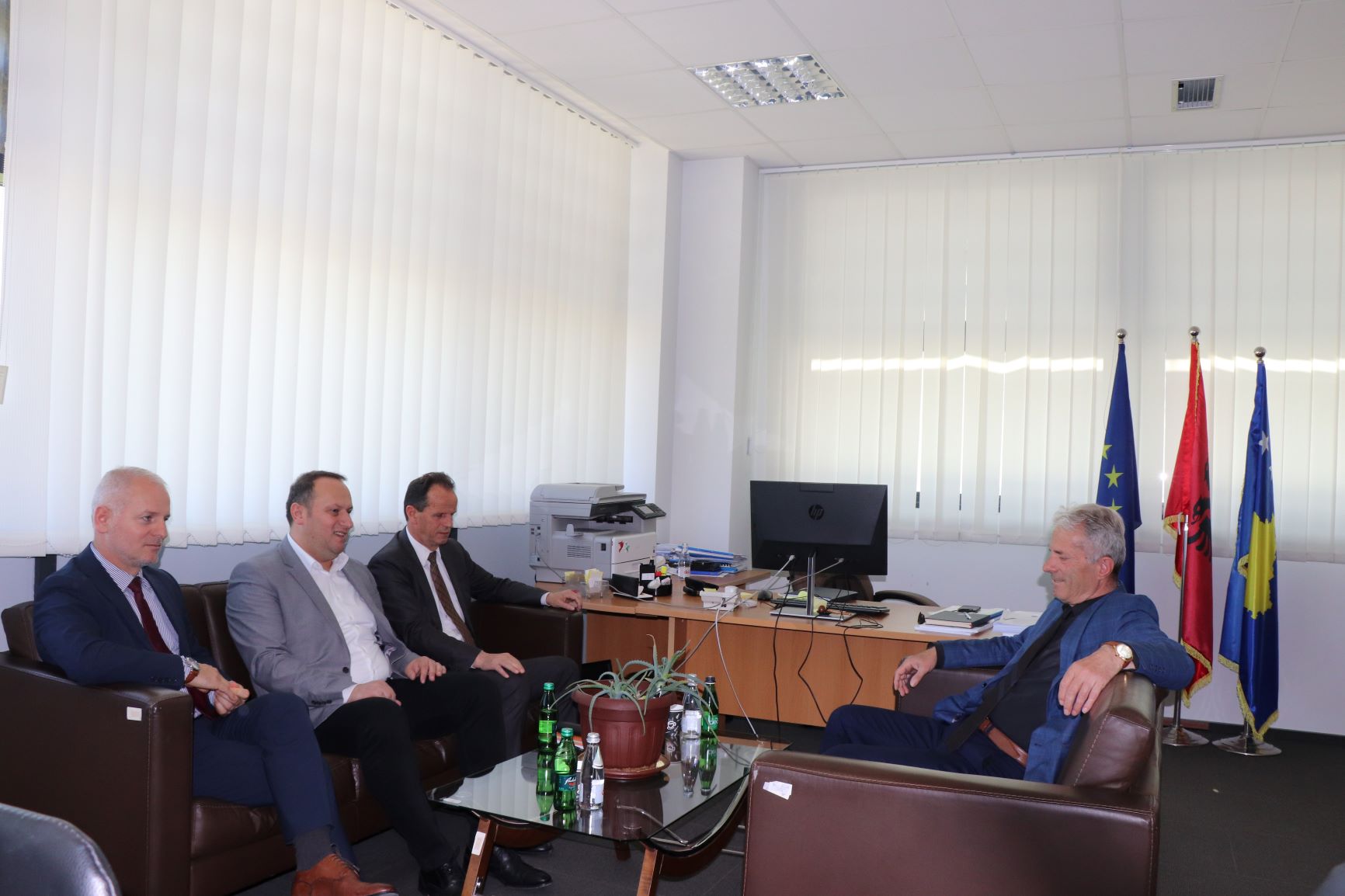 Kryesuesi i KGJK-së, Albert Zogaj vizitoi Dhomën e Posaçme të Gjykatës Supreme të Kosovës lidhur me implementimin e Projektit TIK/SMIL